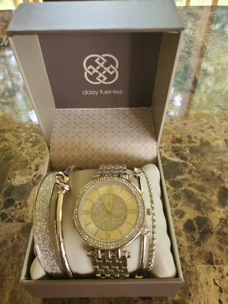 Buy Online High Quality Daisy Fuentes 5pc Silver Watch and Bracelet Set Style