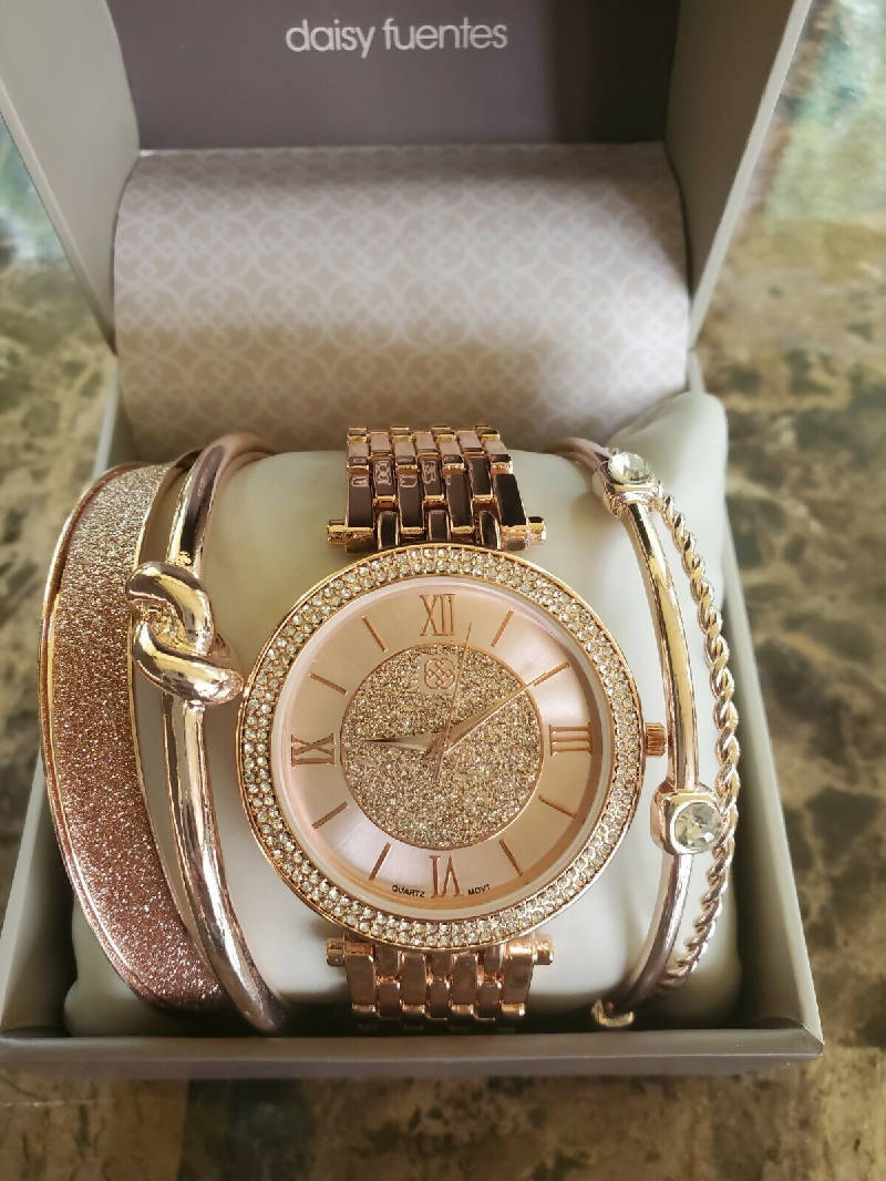 Buy Online High Quality Daisy Fuentes 5pc Rose Gold Watch and Bracelet Set Style
