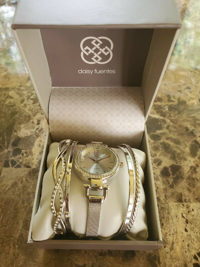 Buy Online High Quality Daisy Fuentes 5pc Silver Watch and Bracelet Set Style